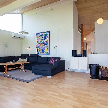 Five-bedroom Holiday In Logstrup Hjarbæk