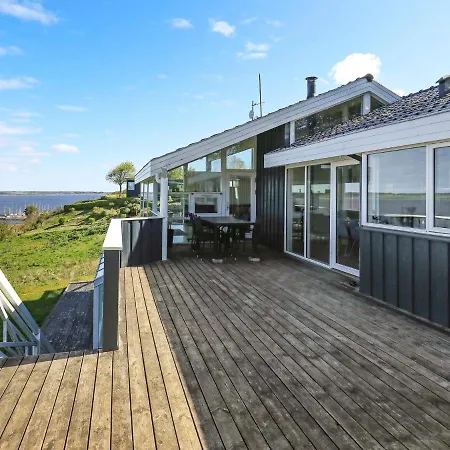 Five-bedroom Holiday In Logstrup *